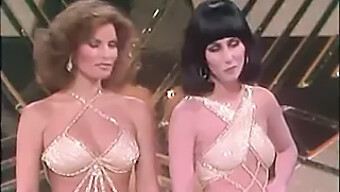 Cher És Raquel Welch Fülledt Előadása Az 