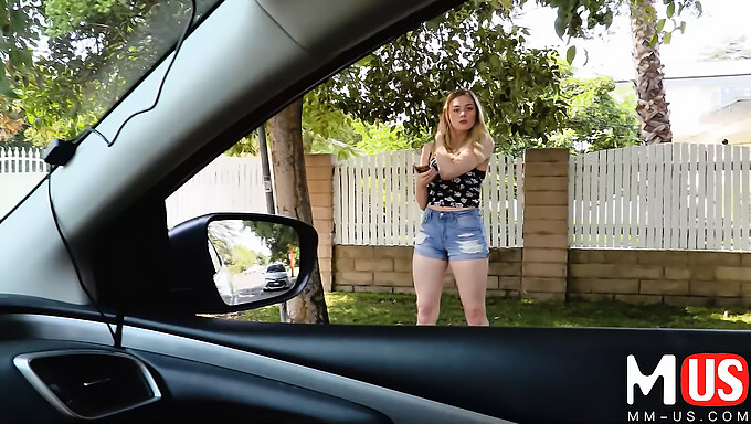 ¡esta Chica Americana De 18 Años Recibe Sexo Anal En Un Coche! ¡no Te Pierdas Esta Escena Caliente!