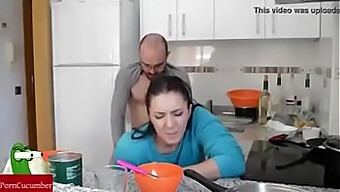 Último Sexo En La Cocina Entre Una Esposa Caliente Y Su Hijastro