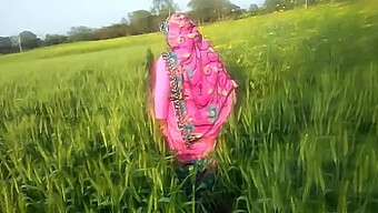 Amateur Indian Wife'S Outdoor Sexual Escapade Caught On Camera