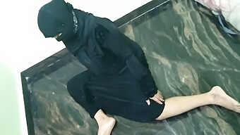 Le Sexe Brutal En Hijab D'Un Gros Garçon Avec Une Adolescente Indienne