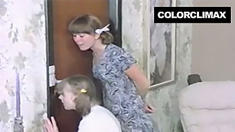 Du Hardcore Allemand Vintage Avec Des Filles Aux Cheveux Coquins