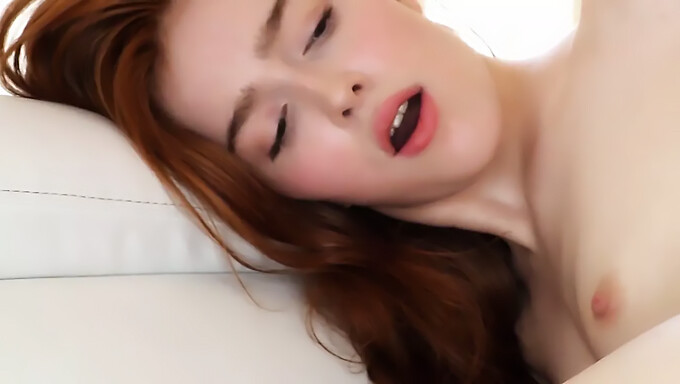 Jia Lissa, Den Fejlfrie Rødhårede, Oplever En Spændende Orgasme