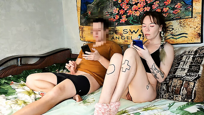 아마추어 십대의 집에서 만든 Cuckold 비디오